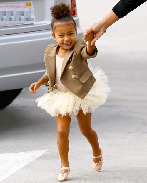 Thời trang sành điệu của con gái Kim Kardashian 27