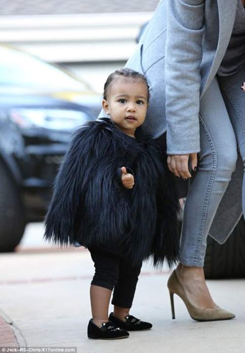 Thời trang sành điệu của con gái Kim Kardashian 15