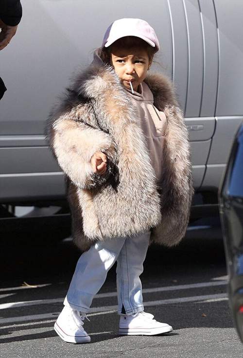 Thời trang sành điệu của con gái Kim Kardashian 12