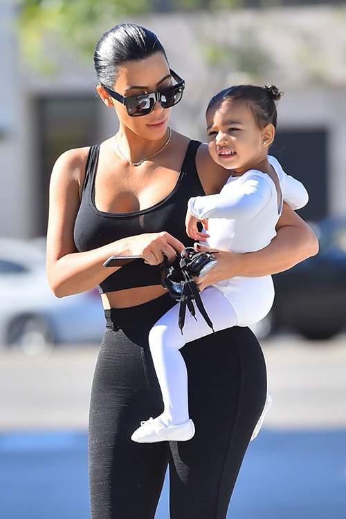 Thời trang sành điệu của con gái Kim Kardashian 39