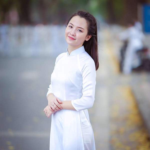 Hot girl trường Phan Đình Phùng mừng rỡ trở thành tân sinh viên Ngoại Thương 7