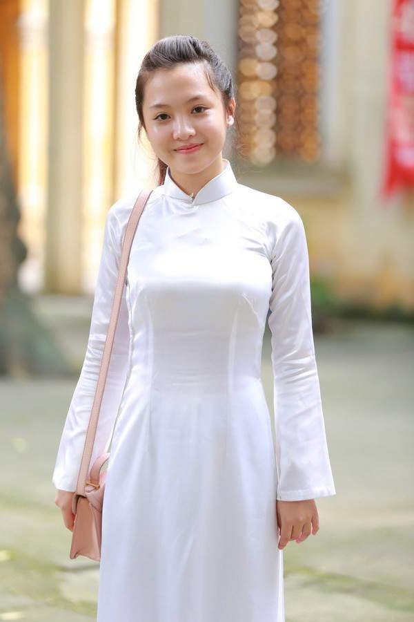 Hot girl trường Phan Đình Phùng mừng rỡ trở thành tân sinh viên Ngoại Thương 3
