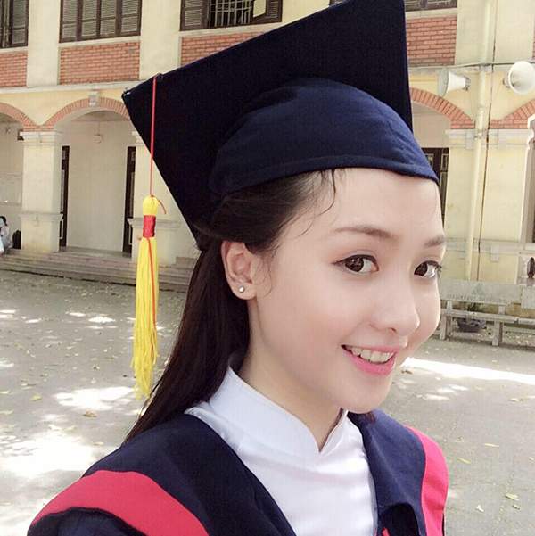 Hot girl trường Phan Đình Phùng mừng rỡ trở thành tân sinh viên Ngoại Thương 6