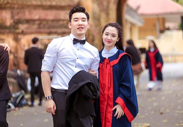Hot girl trường Phan Đình Phùng mừng rỡ trở thành tân sinh viên Ngoại Thương 4