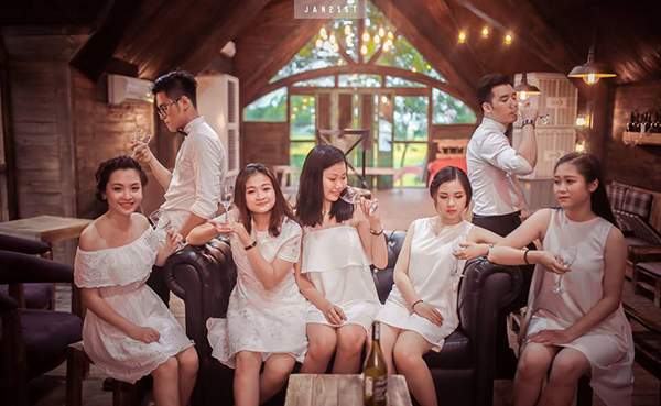 Hot girl trường Phan Đình Phùng mừng rỡ trở thành tân sinh viên Ngoại Thương 9