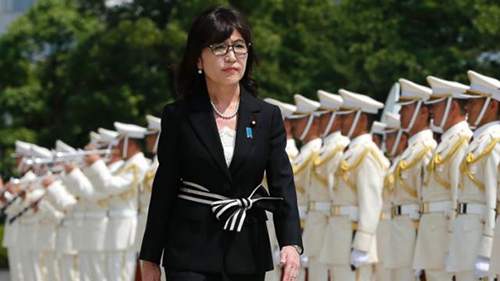 Thời trang nữ tính của tân Bộ trưởng Quốc phòng Nhật Bản 57 tuổi 15