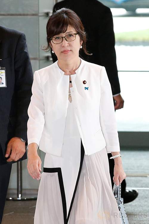 Thời trang nữ tính của tân Bộ trưởng Quốc phòng Nhật Bản 57 tuổi 9