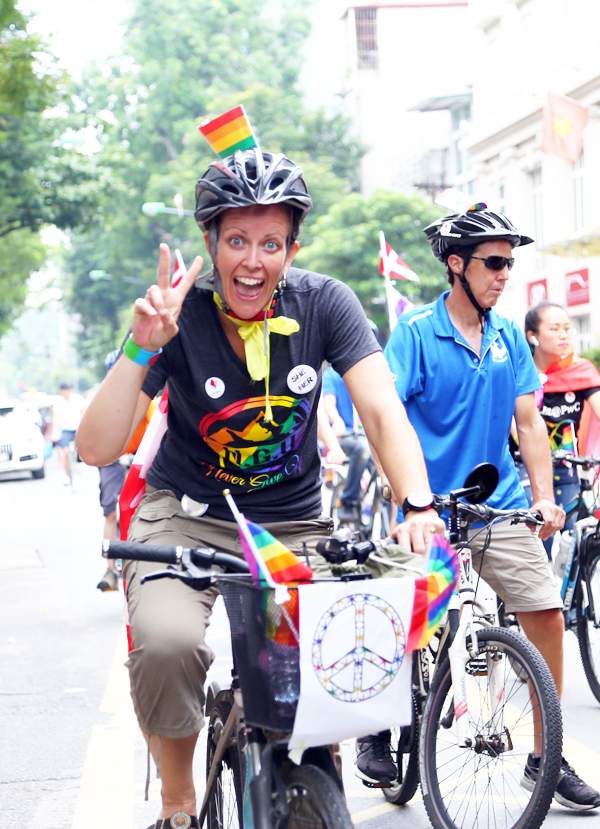 Cộng đồng LGBT khoe sắc màu trong “Hành trình tự hào” 7