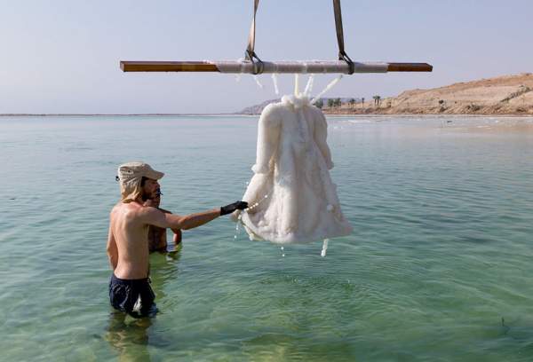 Bí mật về chiếc váy ngâm trong lòng biển Chết 2 năm 21