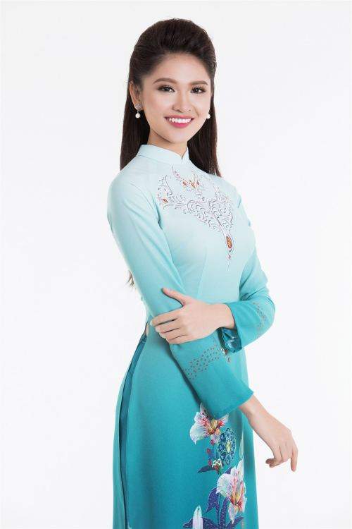 Hoa hậu Đỗ Mỹ Linh, Á hậu Thanh Tú và Thùy Dung đọ sắc với áo dài 15