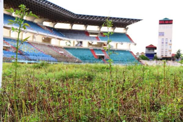 Sân bóng đá trăm tỷ bậc nhất Việt Nam bị bỏ hoang 6