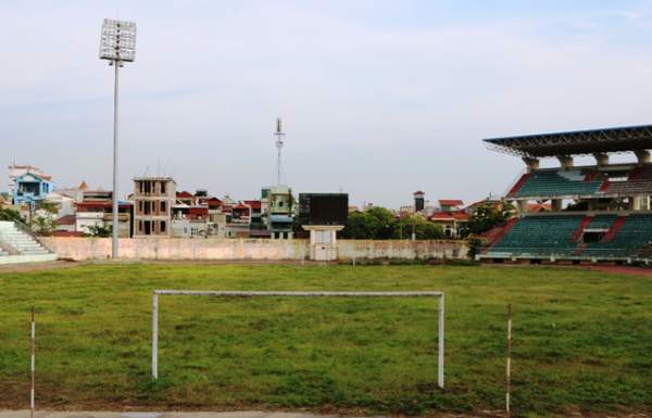 Sân bóng đá trăm tỷ bậc nhất Việt Nam bị bỏ hoang 3