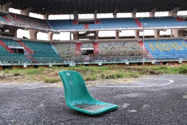 Cảnh “hoang tàn” trong sân bóng đá trăm tỷ ở Ninh Bình 19