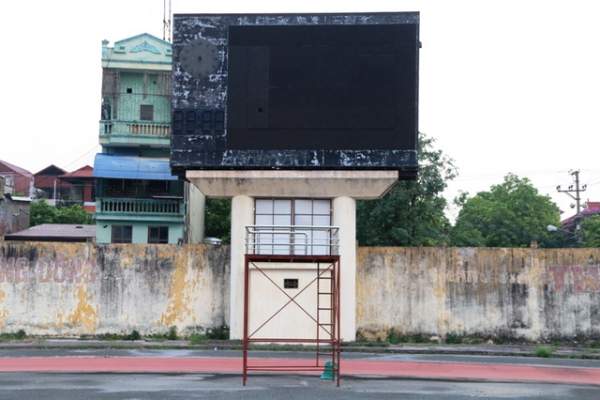 Cảnh “hoang tàn” trong sân bóng đá trăm tỷ ở Ninh Bình 20