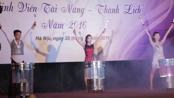 Độc đáo màn đánh trống nước của nữ sinh Học viện Phụ nữ Việt Nam 2