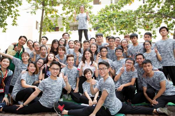 Á hậu Thùy Dung, Quang Đăng khuấy động sinh viên Ngoại thương TPHCM 5