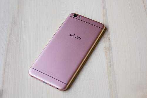 Vivo V5: Smartphone đầu tiên trên thế giới có camera trước 20MP 3