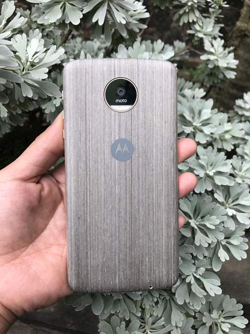 Đánh giá Moto Z: Thiết kế siêu mỏng, ấn tượng 4