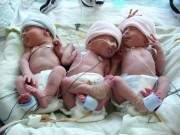 Ca sinh 3 bé gái da màu giống hệt nhau "yêu không tả nổi" 38