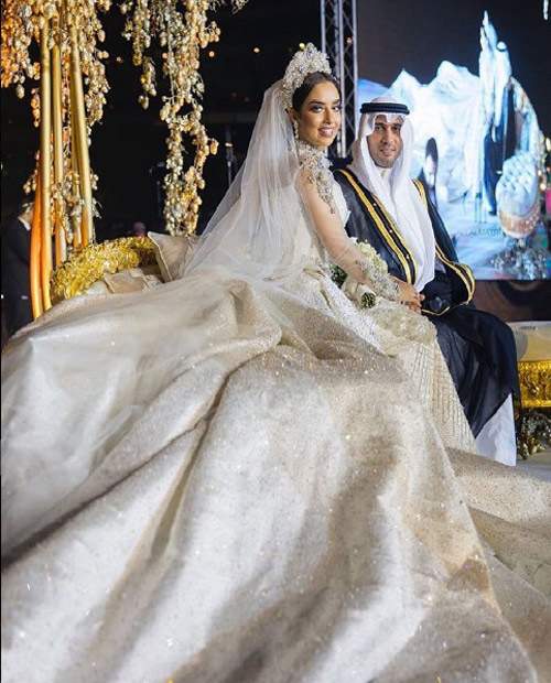 Tỷ phú Dubai chịu chơi tặng váy cưới đính 24.000 viên kim cương cho vợ 21