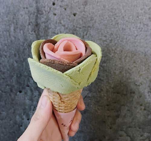 Valentine này, rủ nàng ăn kem hoa hồng siêu hot ở phố đi bộ Nguyễn Huệ 9