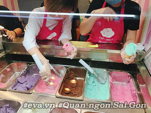Valentine này, rủ nàng ăn kem hoa hồng siêu hot ở phố đi bộ Nguyễn Huệ 18
