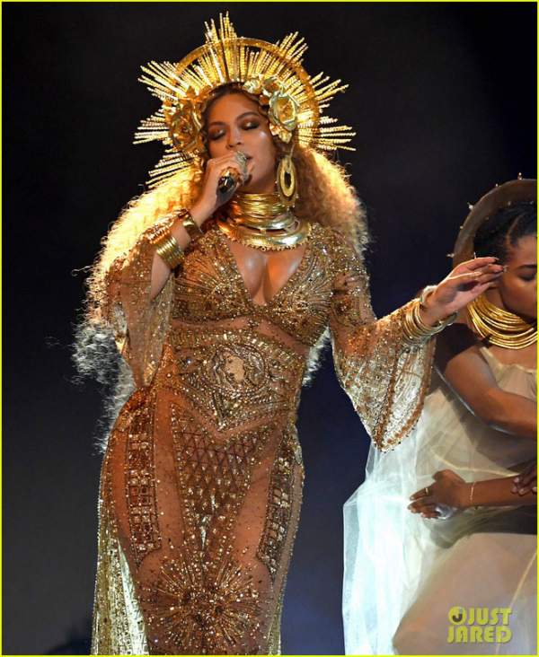 Đang mang song thai, Beyonce vẫn khiến cả thế giới thán phục vì lộng lẫy như nữ thần 9