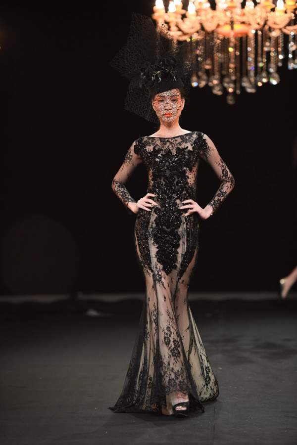 Hoa hậu Dương Thùy Linh tái xuất rạng rỡ đi xem thời trang 24