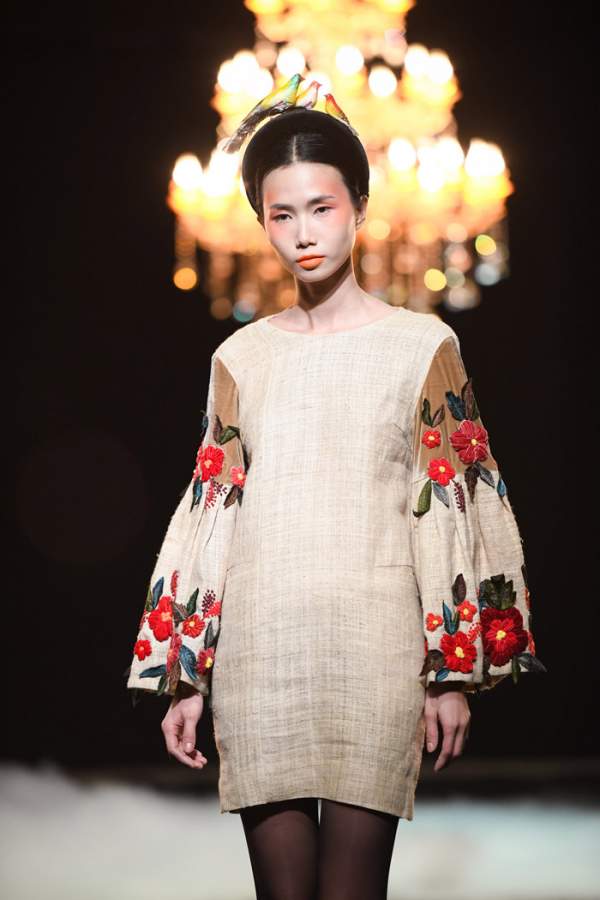 Hoa hậu Dương Thùy Linh tái xuất rạng rỡ đi xem thời trang 36