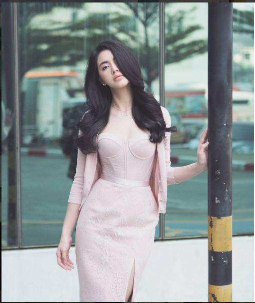 "Ma nữ đẹp nhất Thái Lan" ngực lép chẳng ngại mặc hở 15
