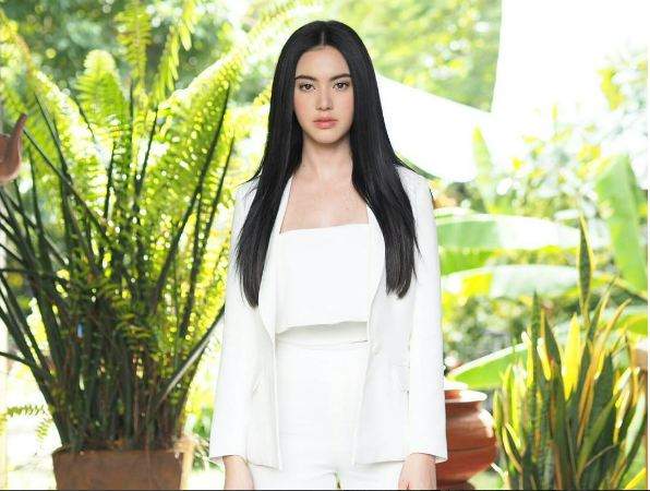 "Ma nữ đẹp nhất Thái Lan" ngực lép chẳng ngại mặc hở 9