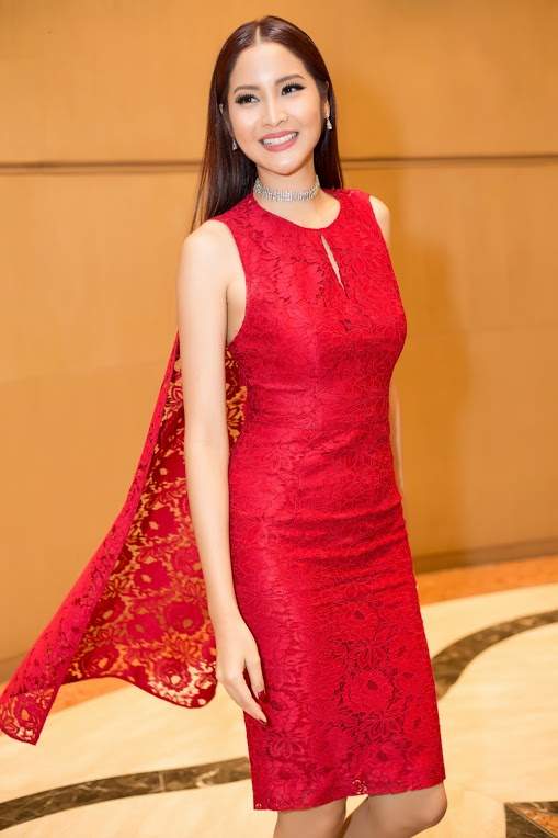 Hoa hậu Hoàn vũ Thái Lan khoe dáng đẹp ngất ngây gây "tắc đường" 24