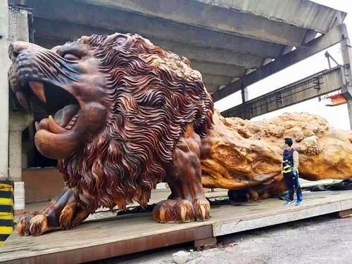 Sự thật ngỡ ngàng đằng sau bức tượng sư tử gỗ khổng lồ đang "nổi như cồn" trên MXH 6