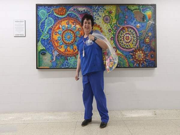 28 năm nhặt nhạnh rác thải y tế, nữ y tá gây "sốc" vì thứ cô tạo ra 15