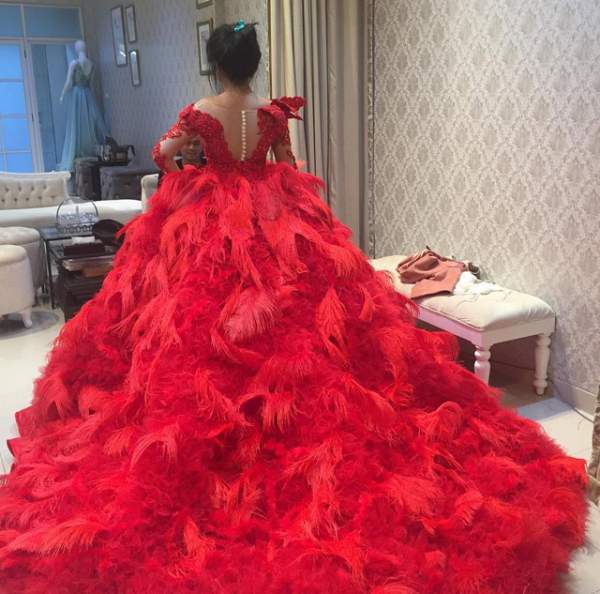 Cô dâu Indonesia bỗng nổi tiếng khắp thế giới nhờ váy cưới đẹp "rụng rời" 33