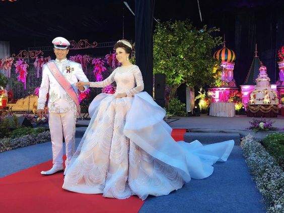 Cô dâu Indonesia bỗng nổi tiếng khắp thế giới nhờ váy cưới đẹp "rụng rời" 3