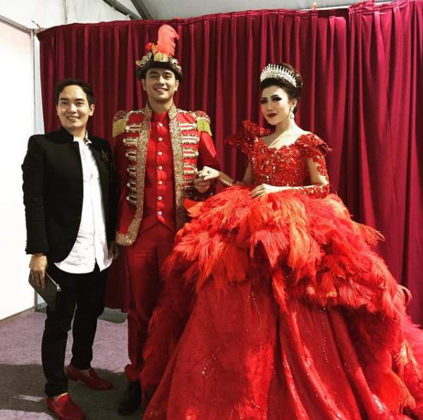 Cô dâu Indonesia bỗng nổi tiếng khắp thế giới nhờ váy cưới đẹp "rụng rời" 27
