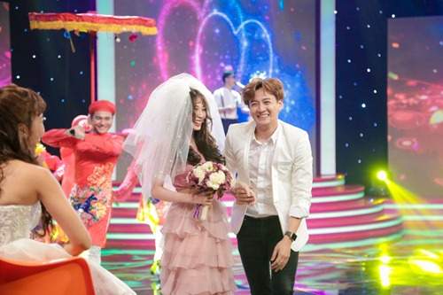 Cặp tình nhân Ngô Kiến Huy - Khổng Tú Quỳnh bất ngờ làm đám cưới trên sân khấu 12