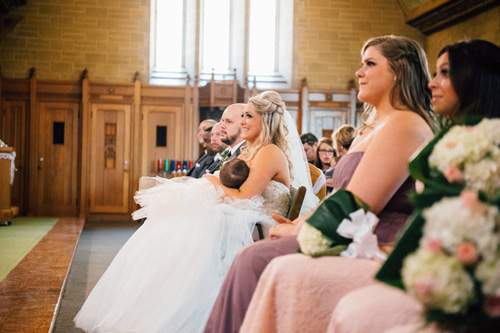 Cô dâu xinh lung linh vừa tổ chức đám cưới vừa cho con bú được ủng hộ nhiệt tình 21