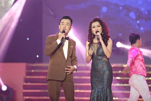 Tình tứ bên nhau, anh trai Thu Phương và "mẹ đơn thân" Vi Thảo cùng đạt giải 3 cuộc thi hát 15