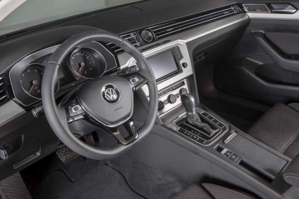 Volkswagen Passat BlueMotion giá 1,450 tỷ đồng ở Việt Nam 3