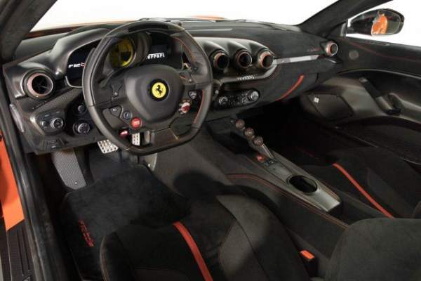 Ferrari F12tdf màu đỏ cam cực hiếm giá 32 tỷ đồng 4