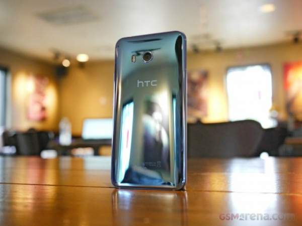 Lộ diện HTC U11 Plus concept đẹp "ma mị" 2