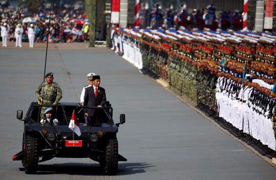Tổng thống Indonesia đi bộ hơn 2 km vì kẹt xe 3