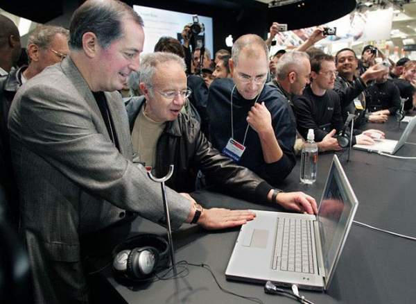 Xúc động trước bộ ảnh Steve Jobs "hồi sinh" Apple 23