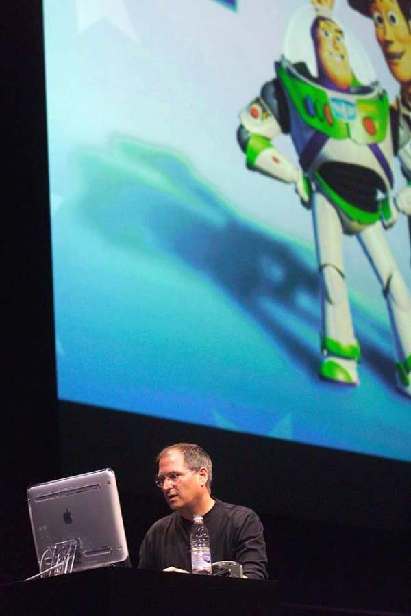 Xúc động trước bộ ảnh Steve Jobs "hồi sinh" Apple 8