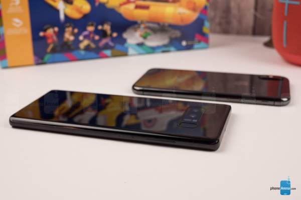 So sánh iPhone X với Galaxy Note 8: "Cuộc chạm trán nảy lửa" 4
