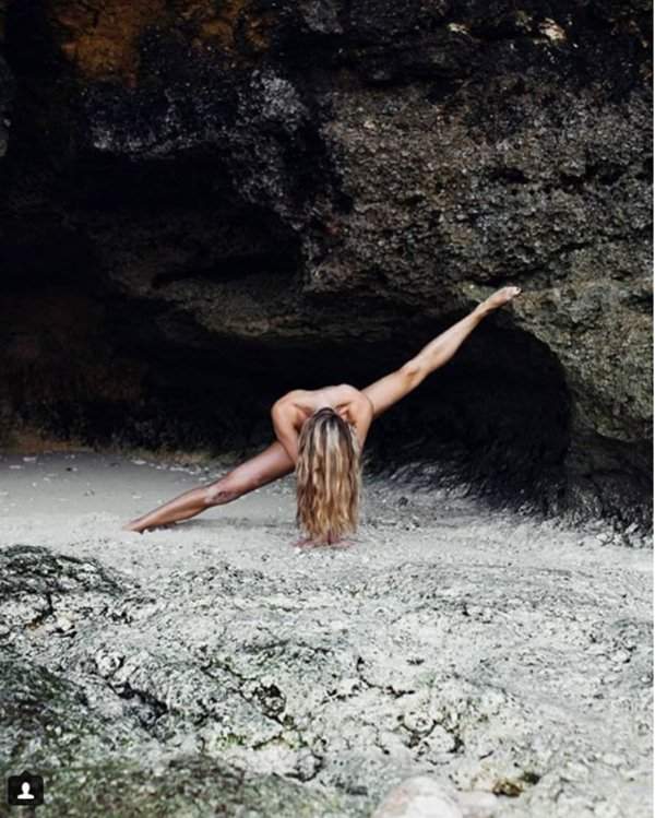Yoga khỏa thân có gì mà hội chị em thi nhau tập? 6