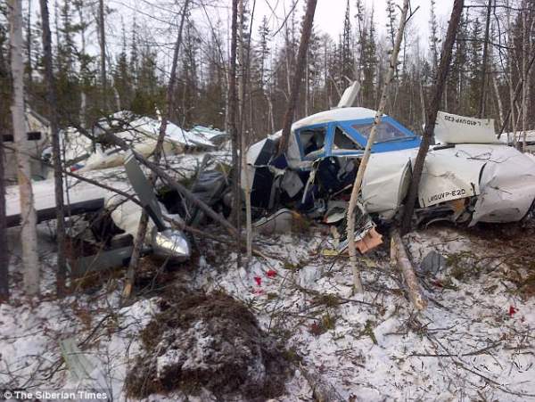 Bé 3 tuổi sống sót thần kỳ trong tai nạn máy bay Nga 6 người tử vong 2