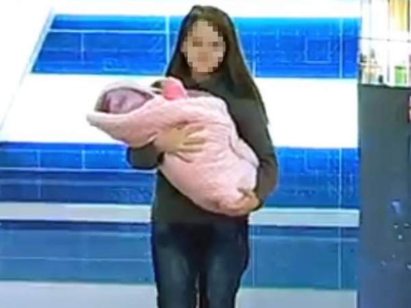 Mẹ sốc nặng khi con gái 15 tuổi bất ngờ sinh con 2